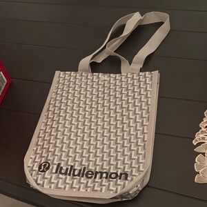 Holiday 2025 Lululemon Chevron Patterned Bag in Gray and Cream